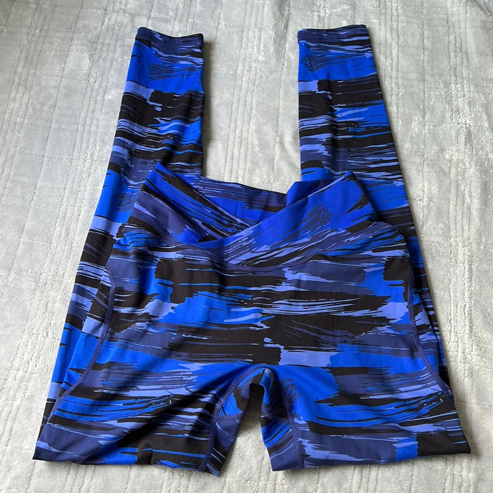 Workout leggings; only available in blue and green.